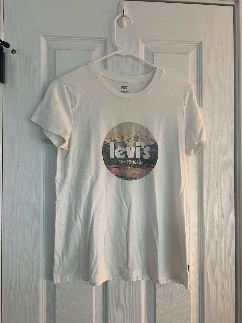 Levi's White Logo Graphic Tee